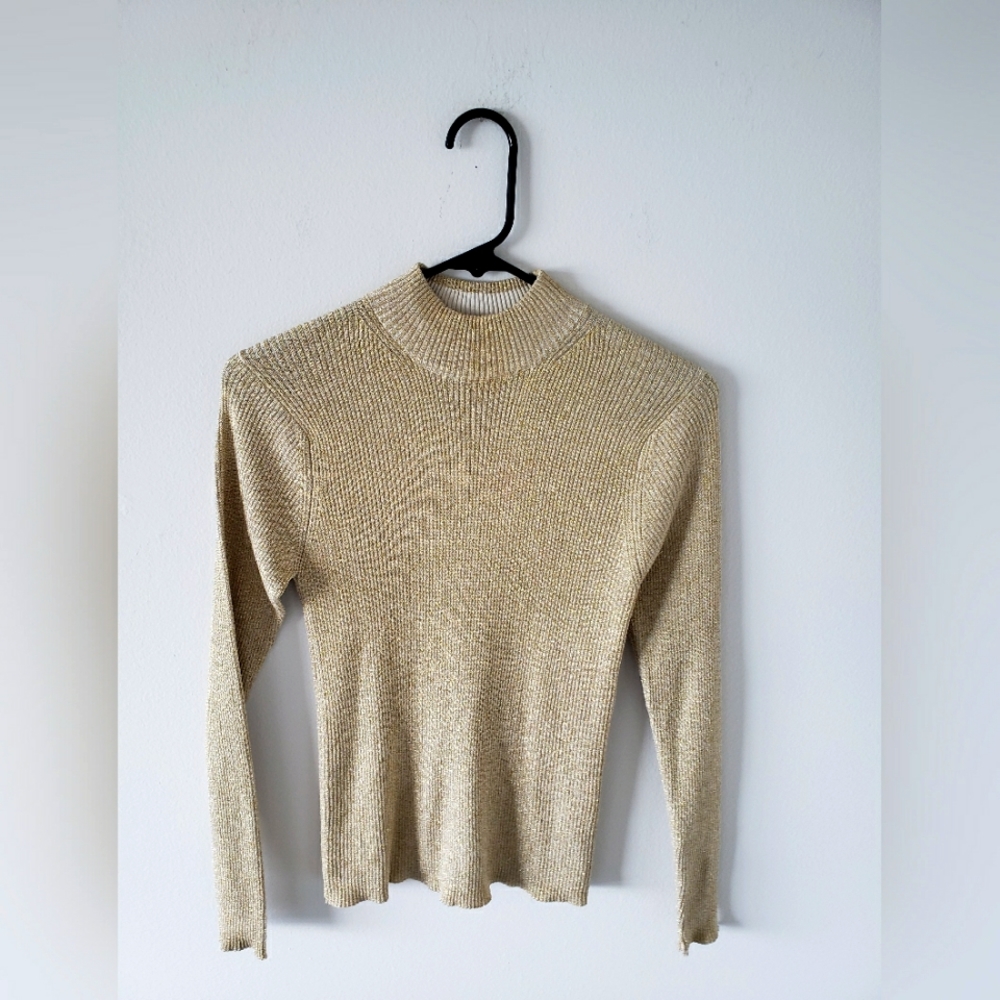 🔥chanon🔥silk gold sweater size small
